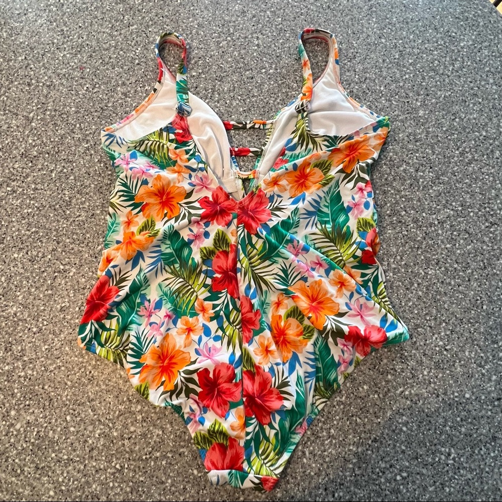Time and Tru Size 1X floral swimsuit - Picture 2 of 4